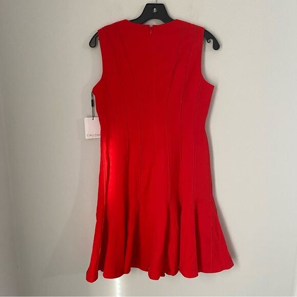 Calvin Klein Women's Textured Seam A Line V-Neck Red Midi Dress size 4P - Picture 2 of 3